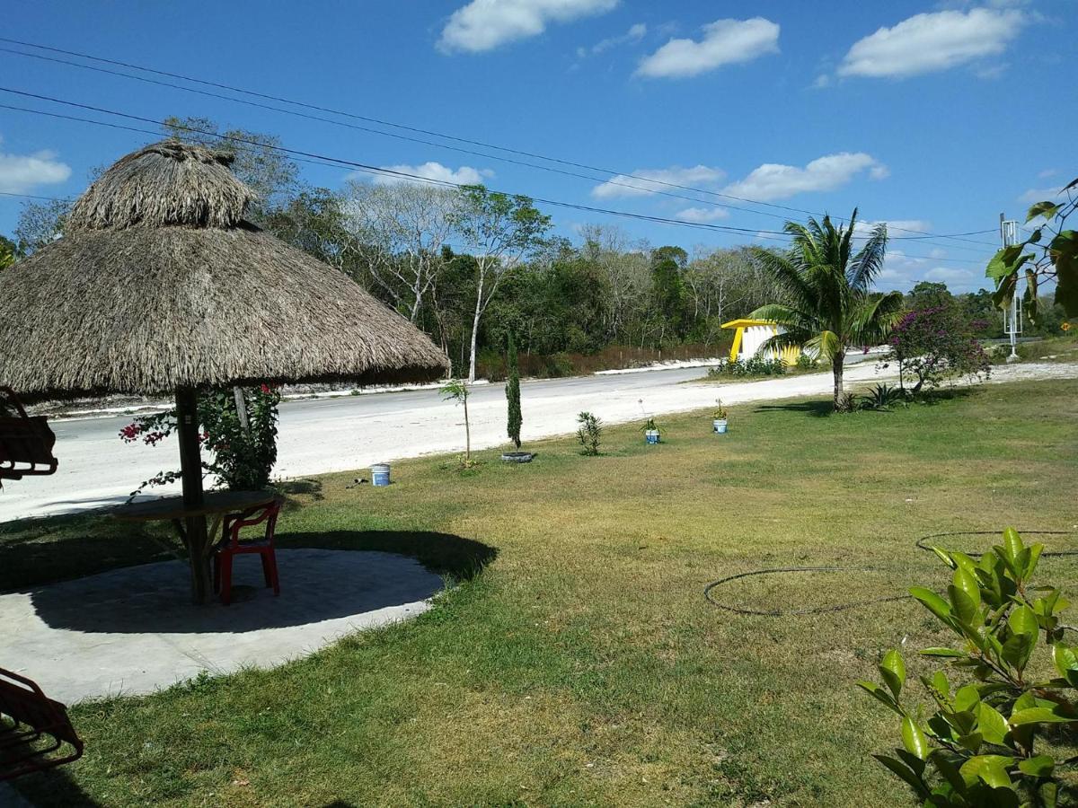 Hotel Templo Maya Xpujil Exteriör bild