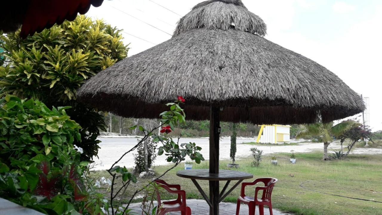 Hotel Templo Maya Xpujil Exteriör bild